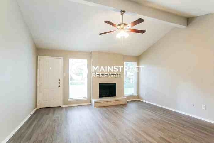 7647 Western Oak Ln - Photo 4 of 16