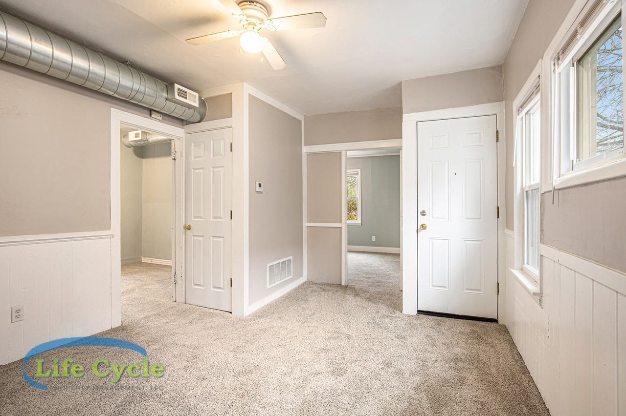 940 Mcreynolds Ave Nw #2 - Photo 4 of 17