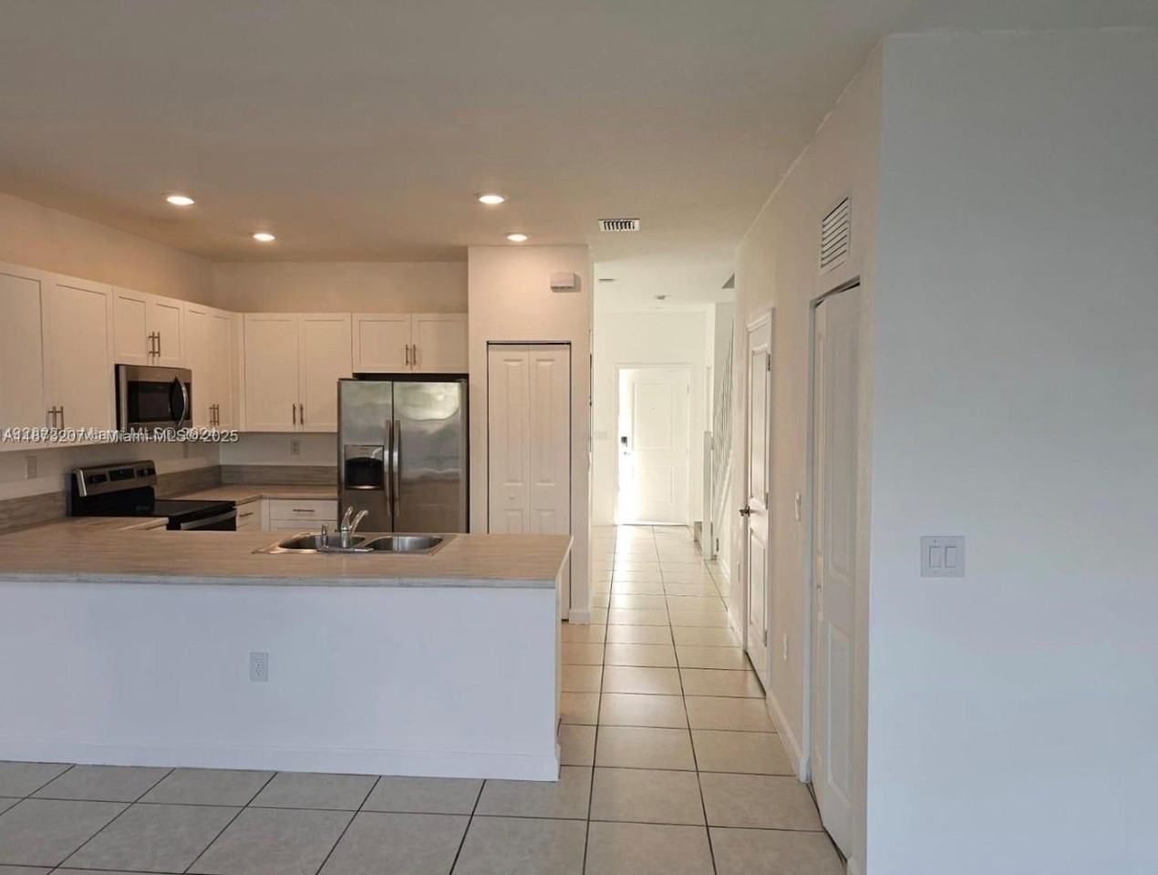 607 Ne 208th Ter - Photo 2 of 16