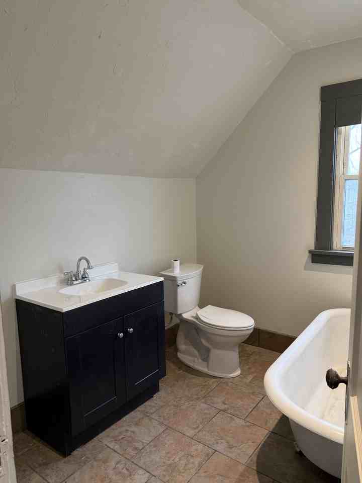 7610 Rosewood Ave #NA - Photo 5 of 9