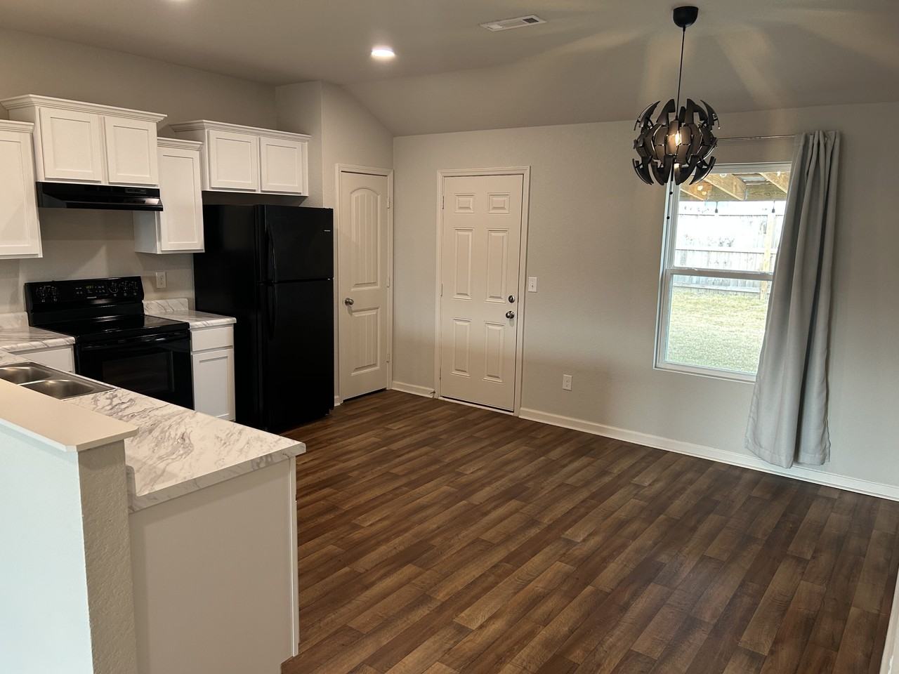 1170 Rockwell Dr #NA - Photo 4 of 34