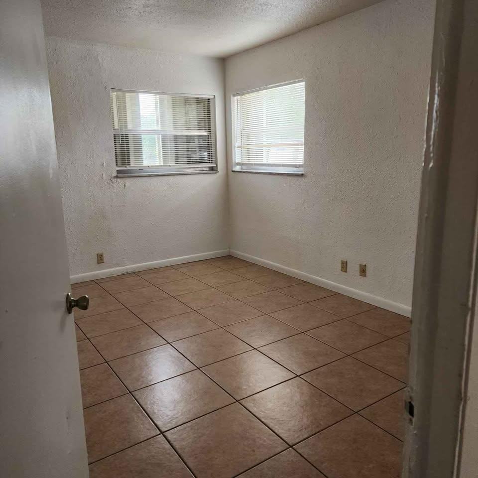 RB1 REALTY LLC-RIVIERA BEACH - Photo 4 of 31