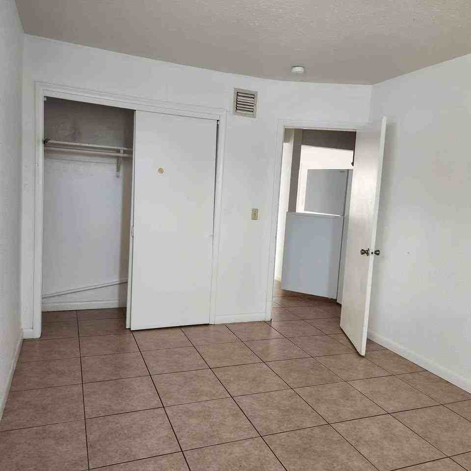 RB1 REALTY LLC-RIVIERA BEACH - Photo 5 of 31