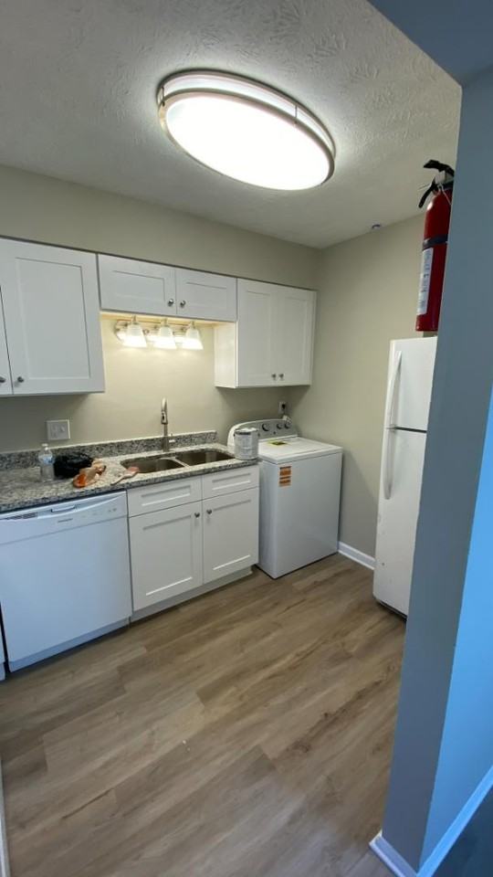 220 Chalfont Ln - Photo 2 of 11