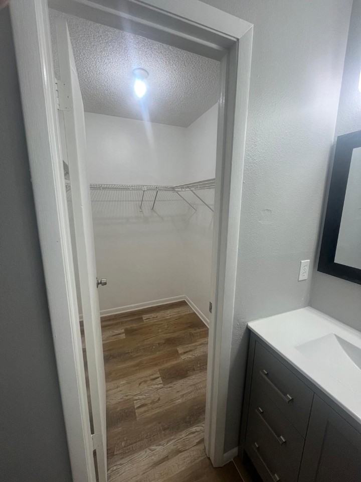 3741 NE 41st St, - Photo 4 of 10