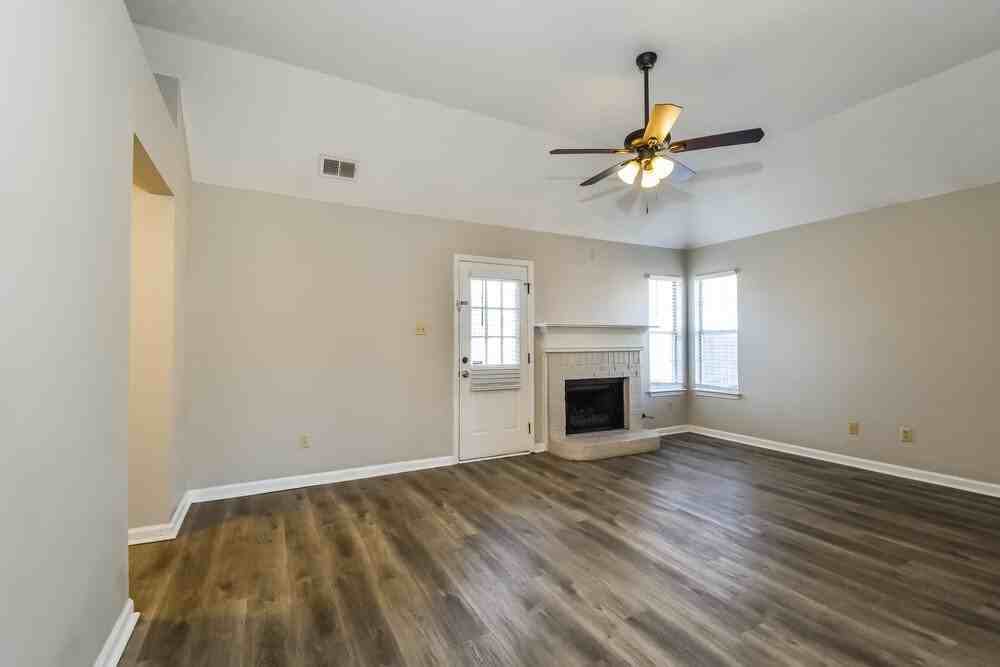 4127 Lake Cross Dr W - Photo 5 of 17