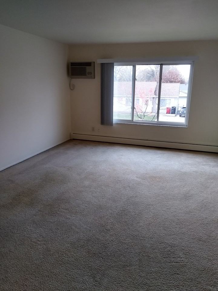 27060 Grandmont St - Photo 4 of 6