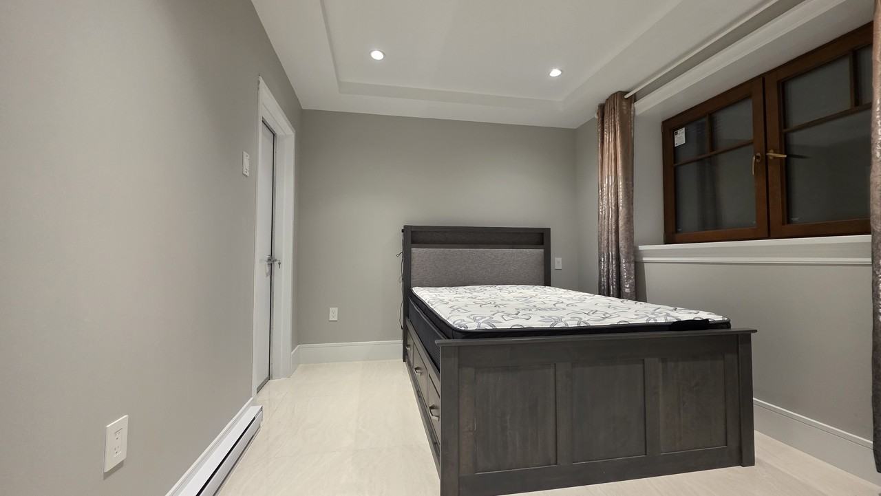 2962 Crown Street - Photo 4 of 10