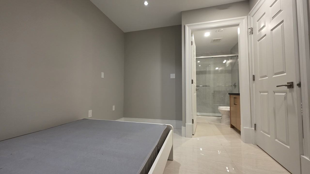 2962 Crown Street - Photo 6 of 10