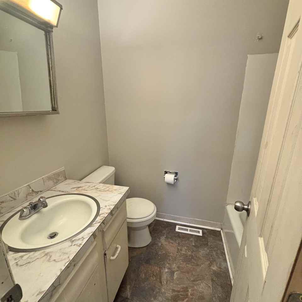 920 Vincent Court - Photo 5 of 8