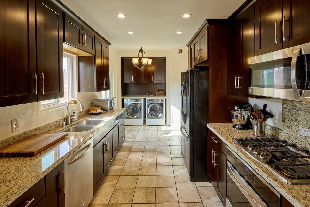 817 10th St #206 - Photo 4 of 35