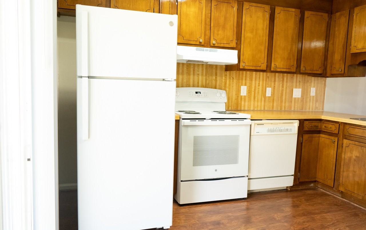 139 Glenwood Dr #F - Photo 3 of 25