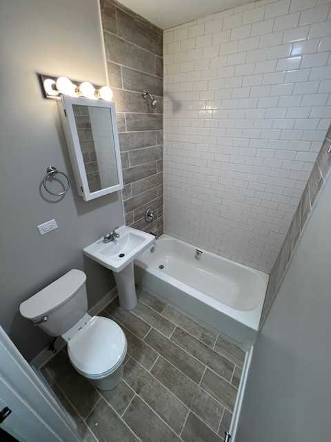 1106 W 77th St Apt 2 #1106-2 - Photo 4 of 8