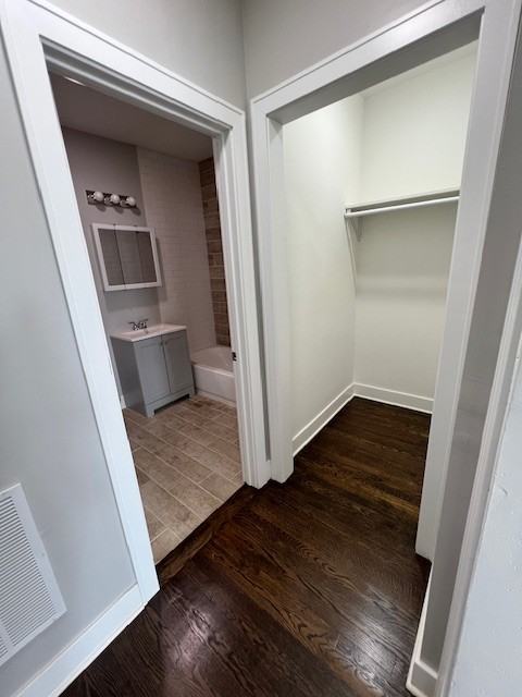 7658 S Aberdeen St Apt 2 #7658-2 - Photo 6 of 10