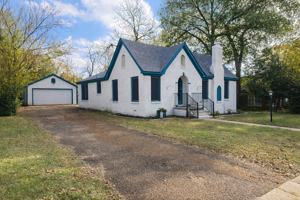 featured image of 832 S Bois D Arc Ave #1