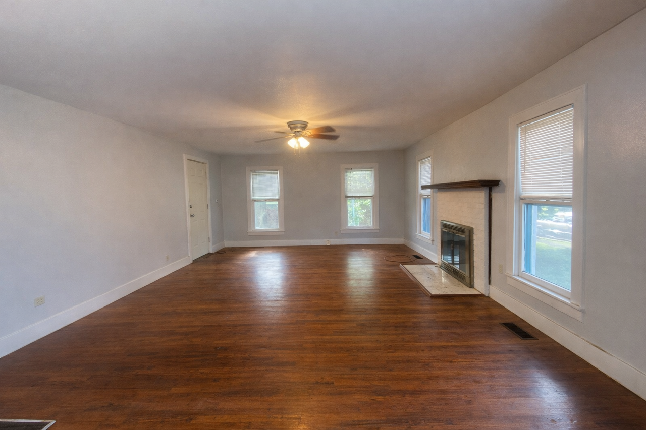 832 S Bois D Arc Ave #1 - Photo 5 of 50