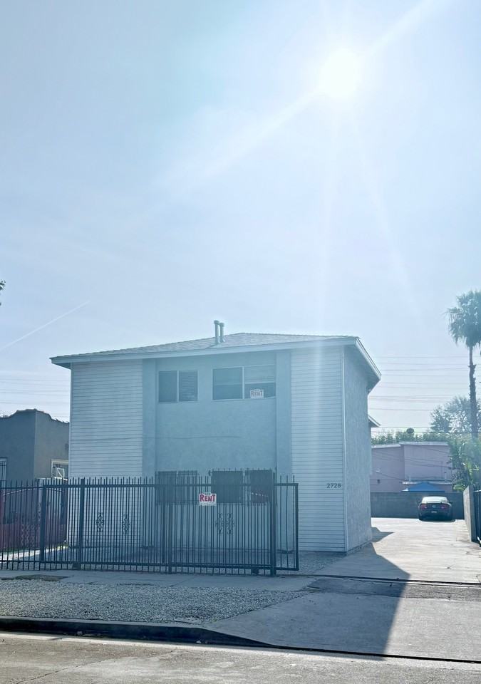 2728 Exposition Place - Photo 3 of 46