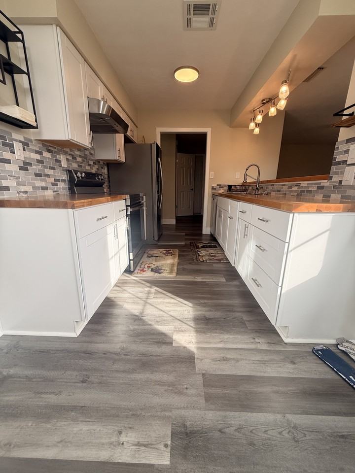 1949 Arlington Arch Dr #1 - Photo 3 of 34