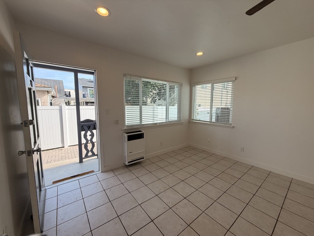 947 Thomas Ave #947 - Photo 5 of 28