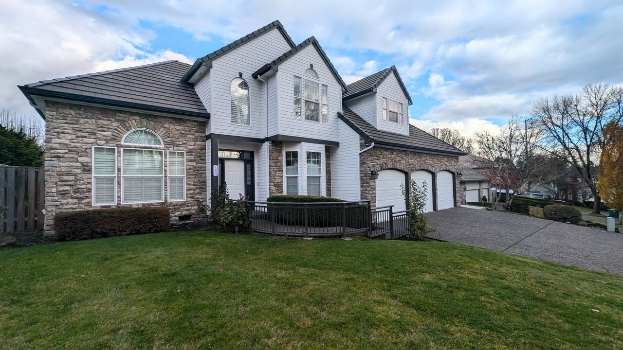 450 Nw Pacific Grove Dr #1 - Photo 3 of 13