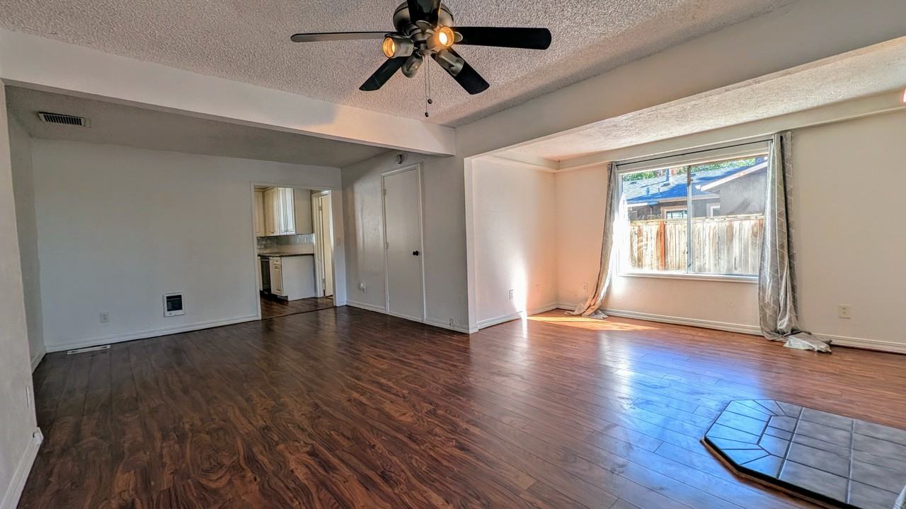 3634 Se 72nd Ave #1 - Photo 3 of 4