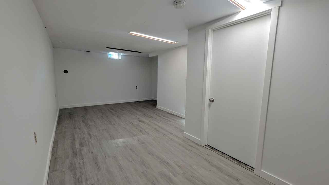 3634 Se 72nd Ave #1 - Photo 4 of 4