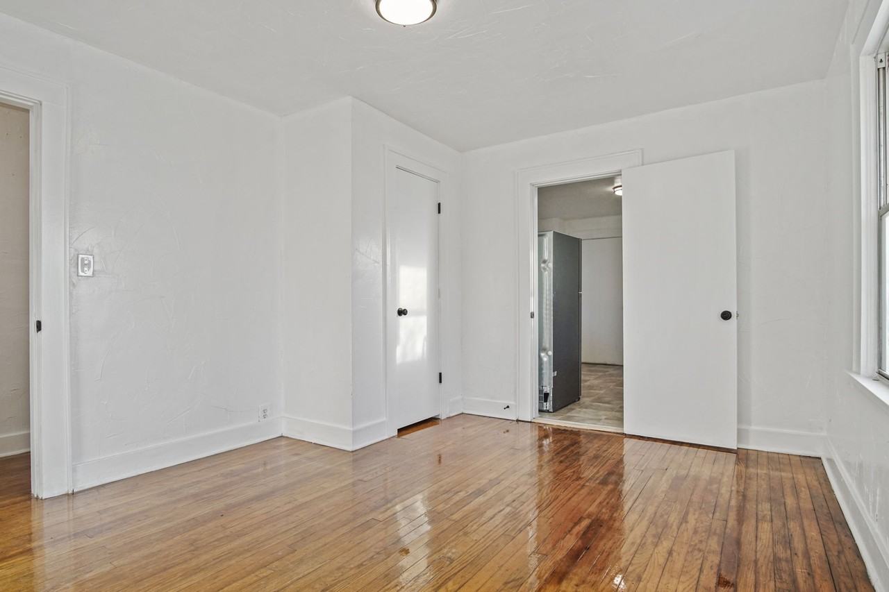 1524 Ne 8th St #1 - Photo 3 of 24