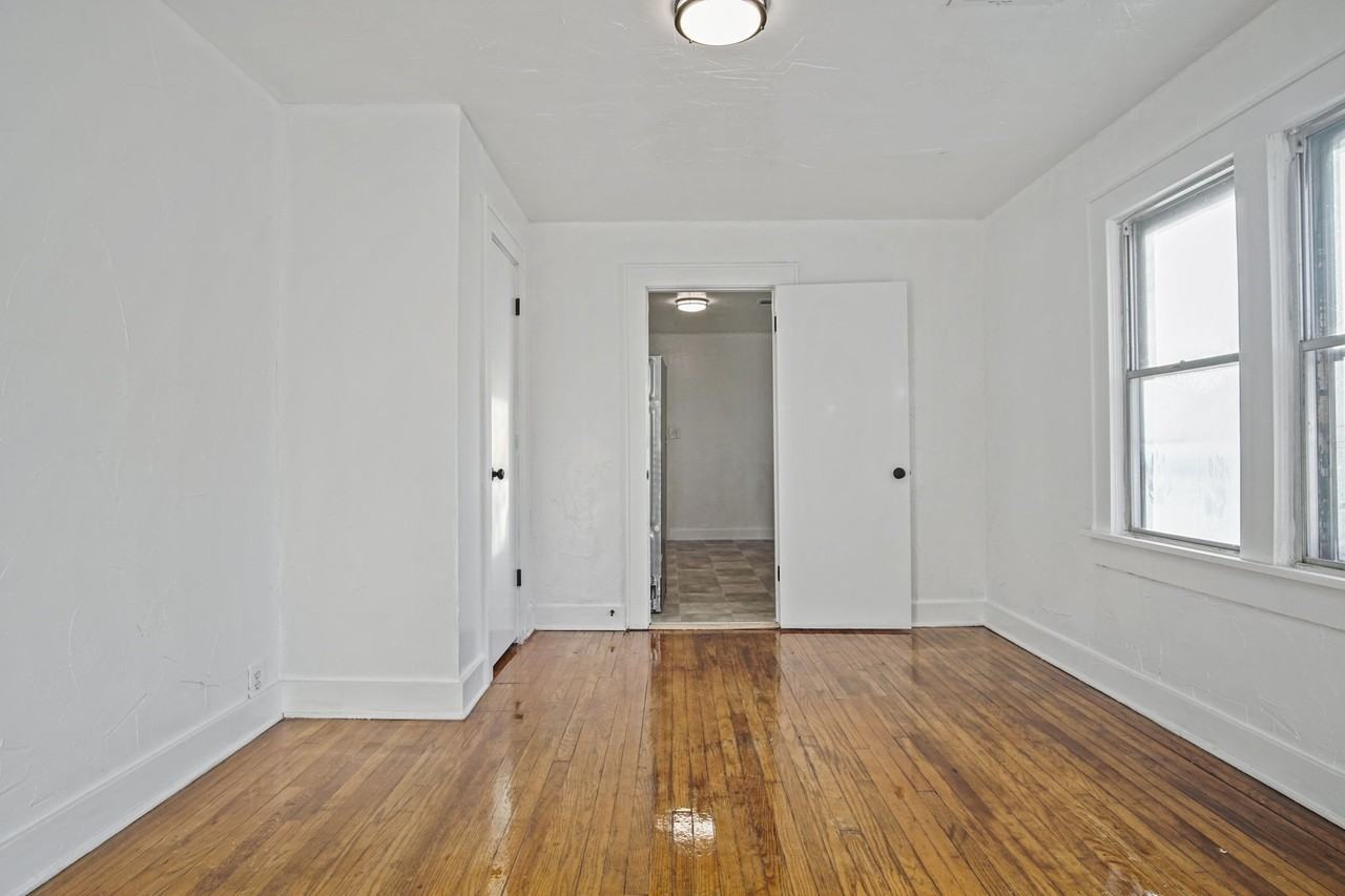 1524 Ne 8th St #1 - Photo 4 of 24