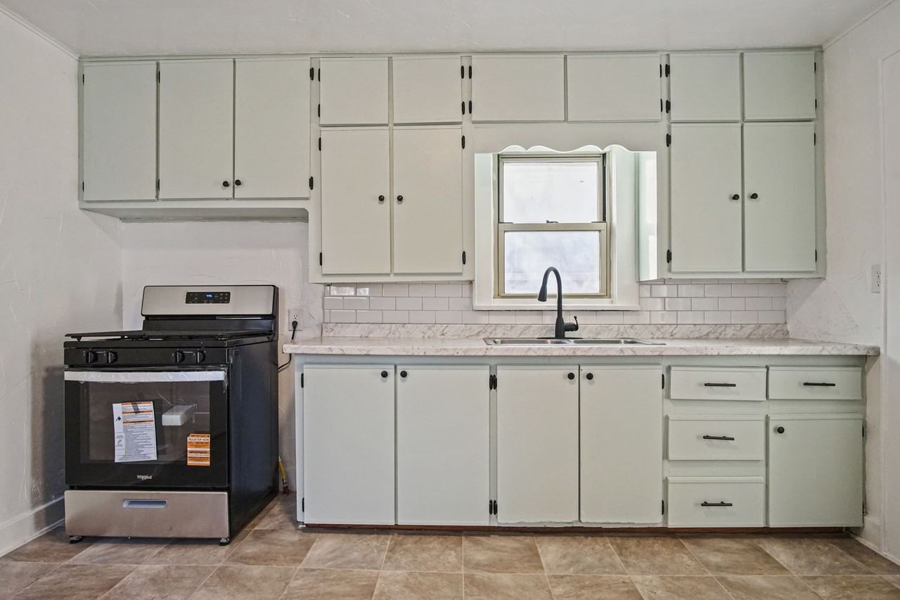 1524 Ne 8th St #1 - Photo 5 of 24