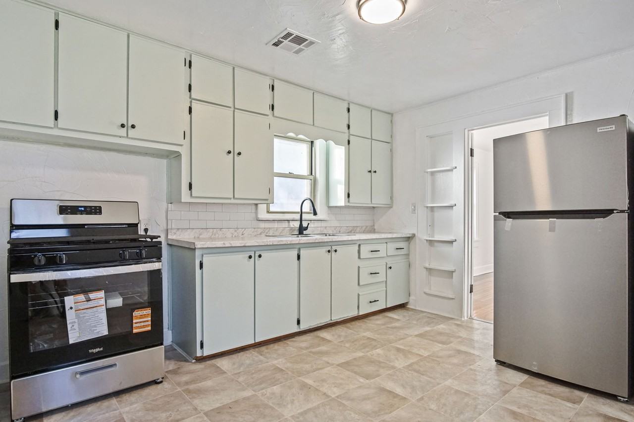 1524 Ne 8th St #1 - Photo 7 of 24