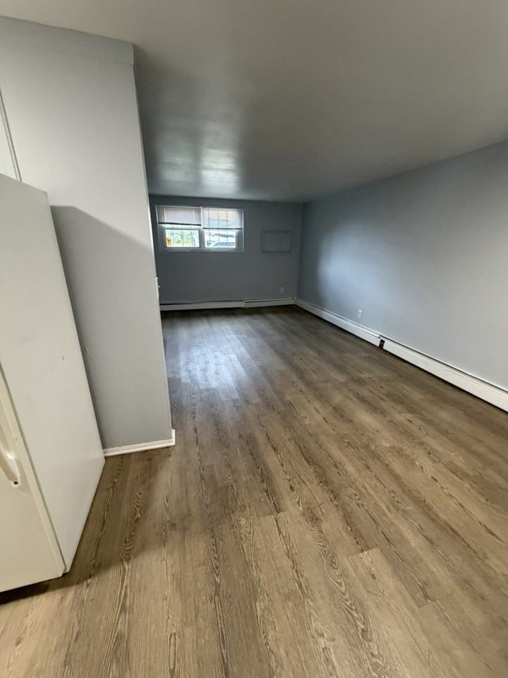 5231 Oxford Ave - Photo 3 of 9