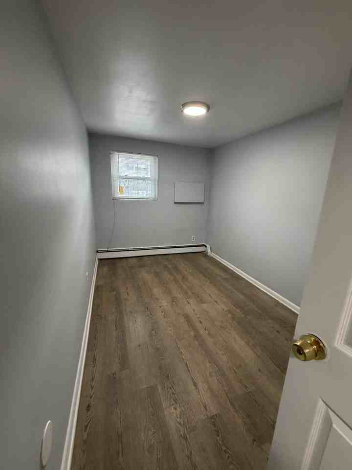 5231 Oxford Ave - Photo 5 of 9