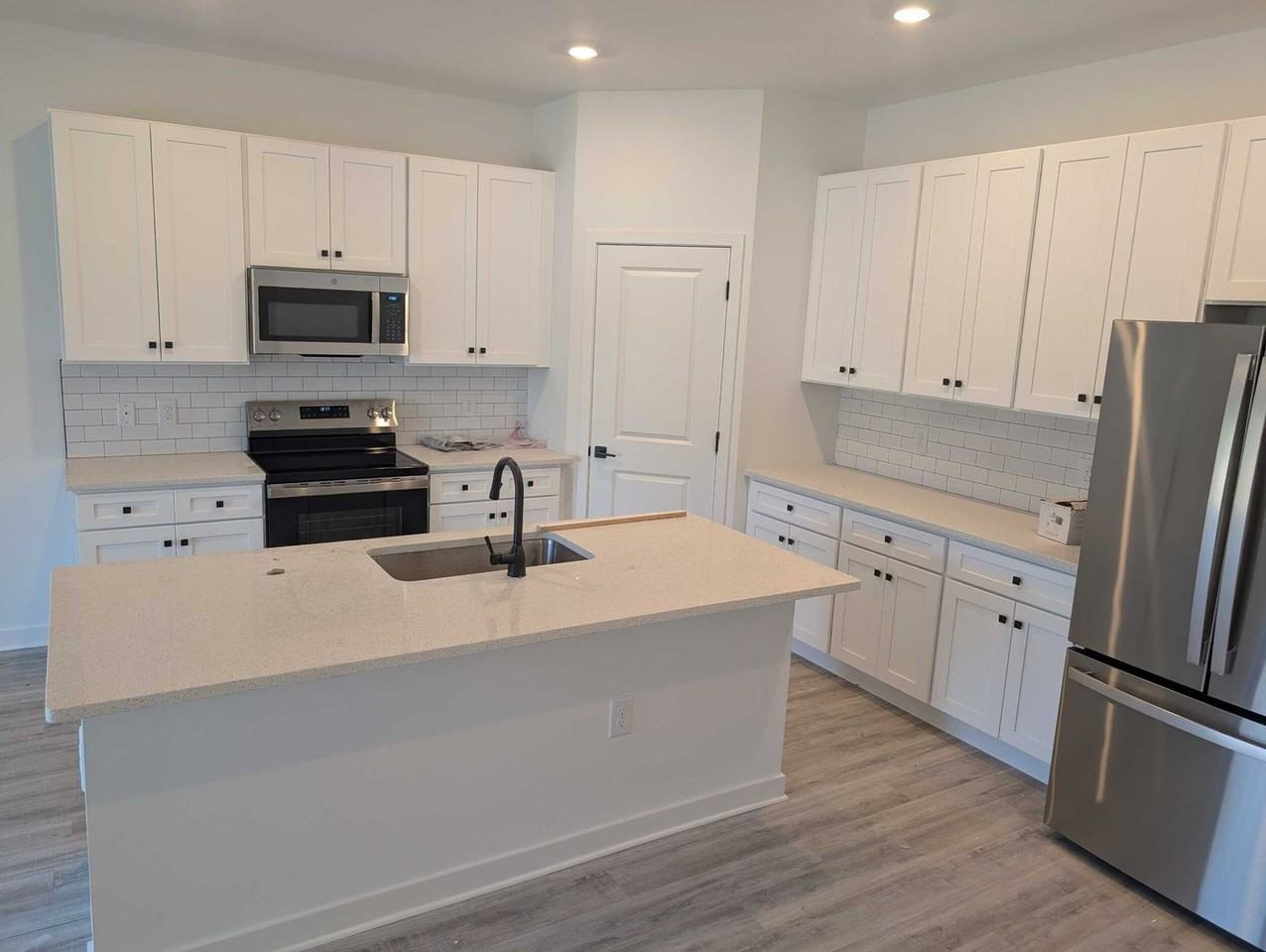 9251 Agate St - Photo 2 of 19