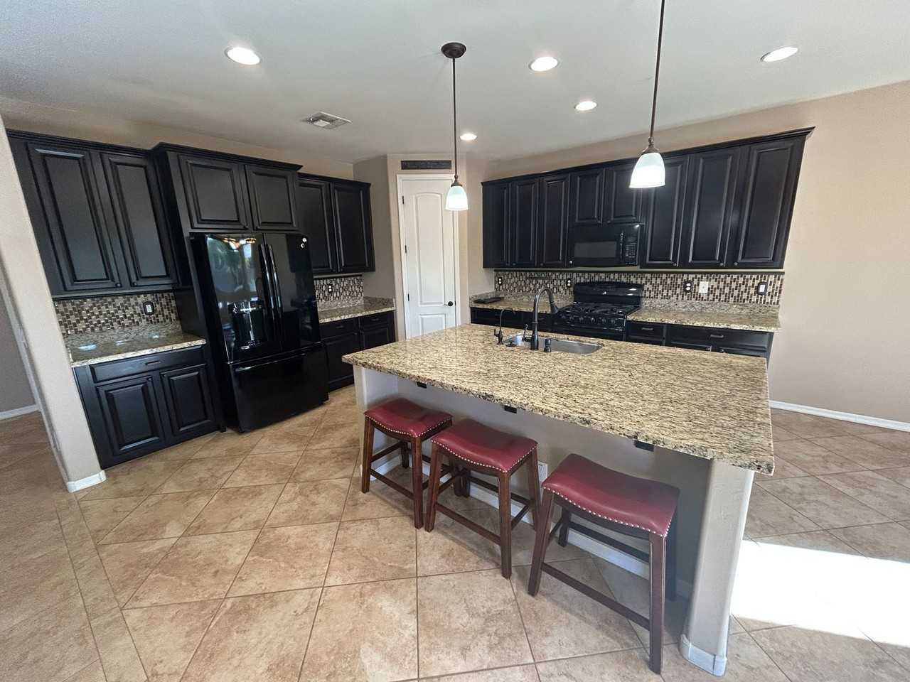 18627 W North Ln - Photo 4 of 28