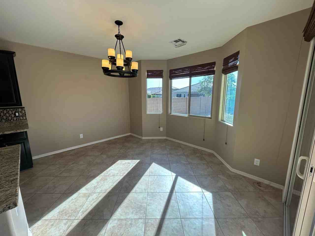 18627 W North Ln - Photo 5 of 28