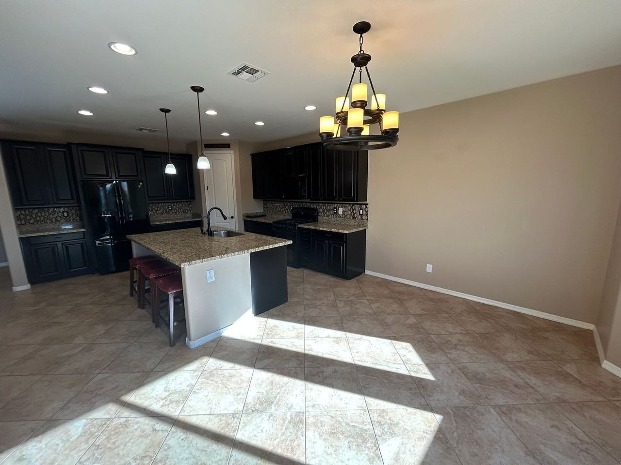 18627 W North Ln - Photo 6 of 28