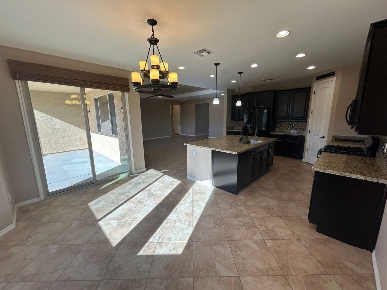 18627 W North Ln - Photo 7 of 28