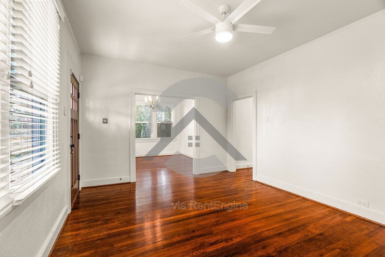 1615 N Taylor St - Photo 4 of 20