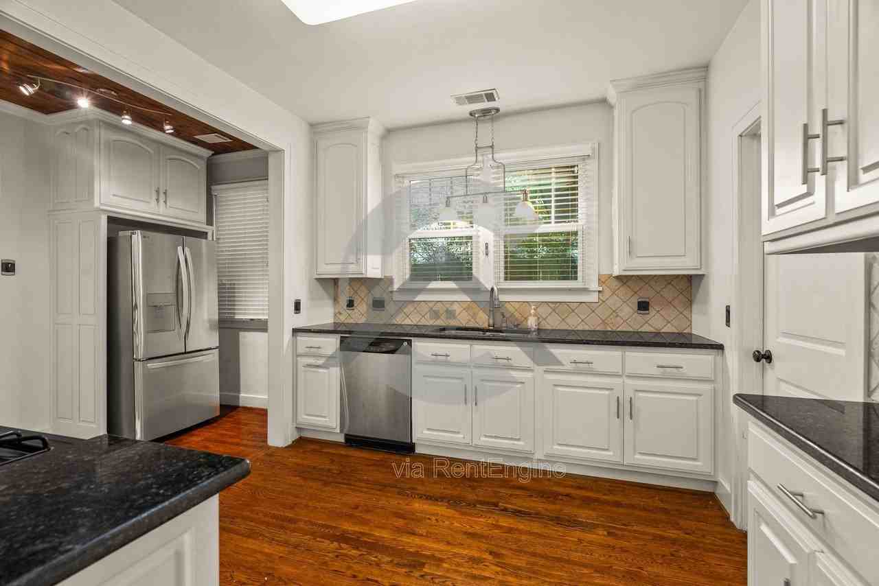 1615 N Taylor St - Photo 7 of 20