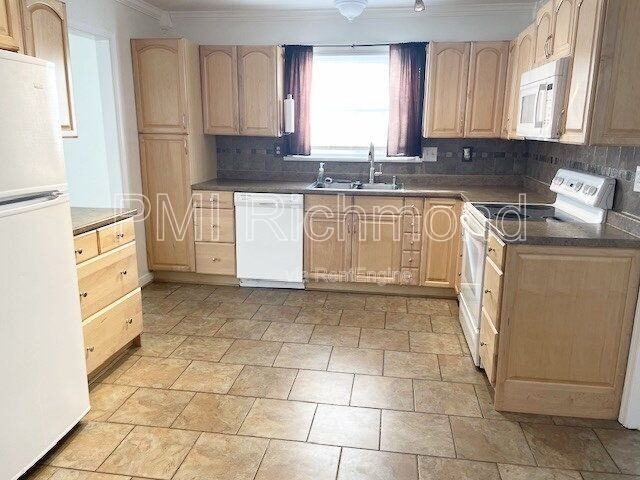 12206 Mckenna Cir - Photo 4 of 17