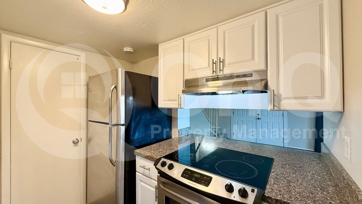 5304 W Hearn Rd - Photo 3 of 15