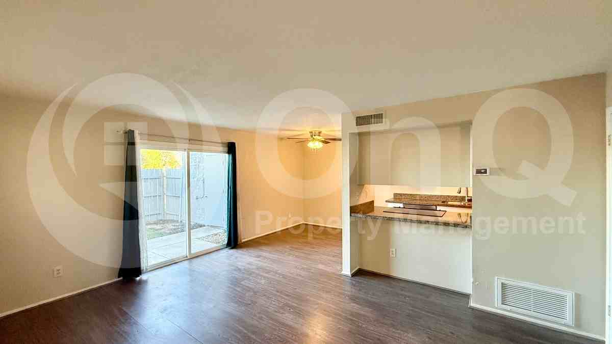 5304 W Hearn Rd - Photo 5 of 15