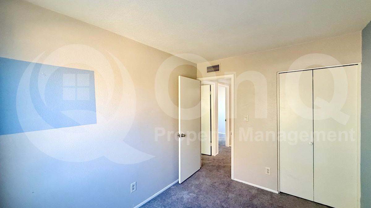 5304 W Hearn Rd - Photo 7 of 15