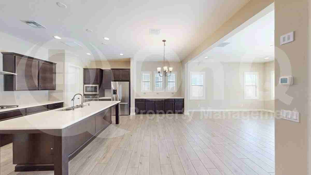 3507 E Robin Ln - Photo 4 of 29