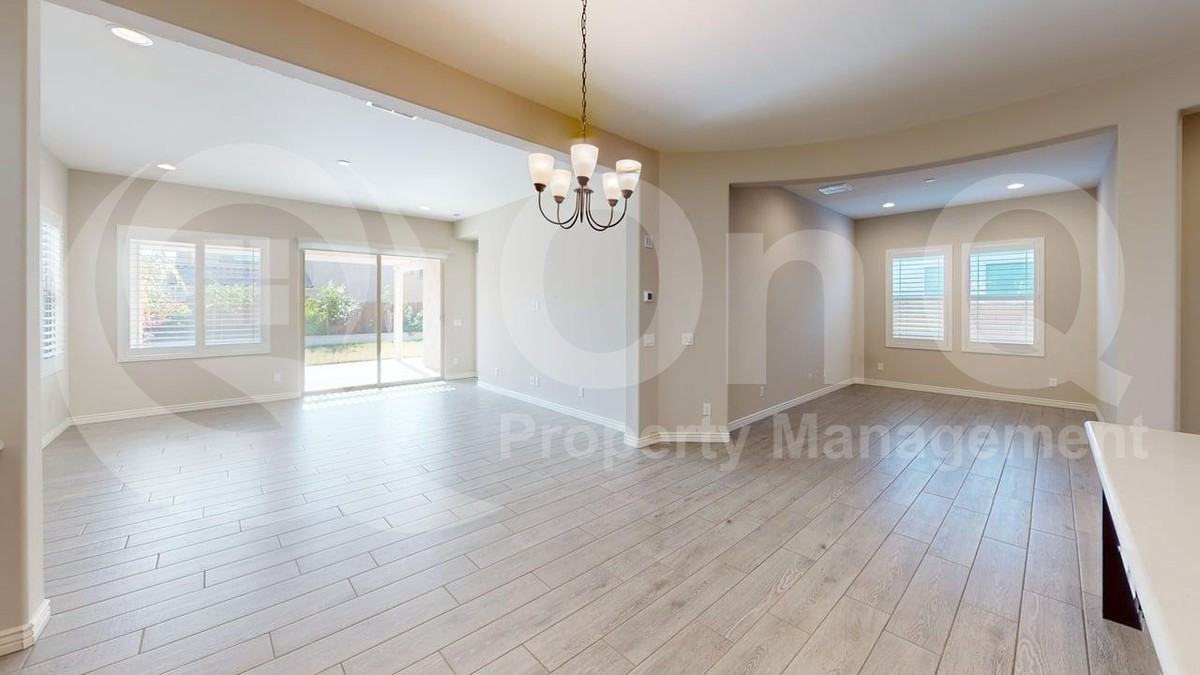 3507 E Robin Ln - Photo 7 of 29