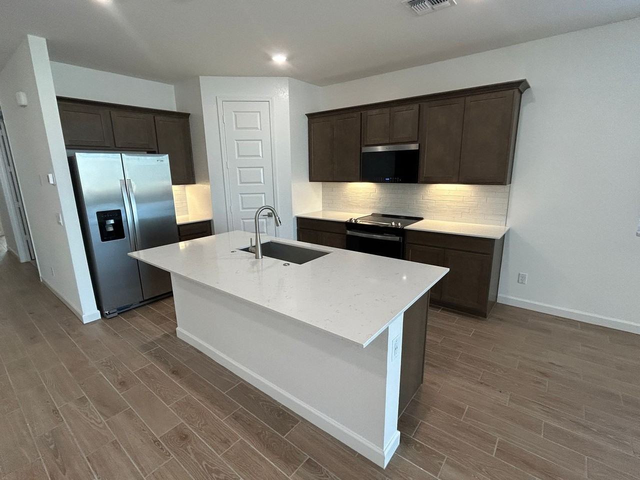 17728 W Vogel Ave - Photo 4 of 27