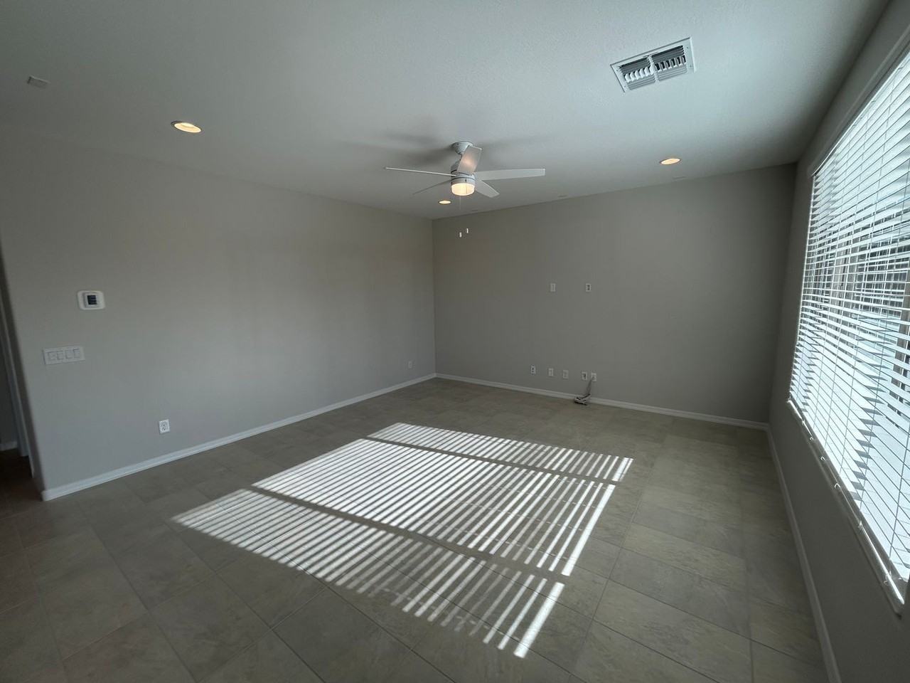 17619 W San Juan Ave - Photo 5 of 26