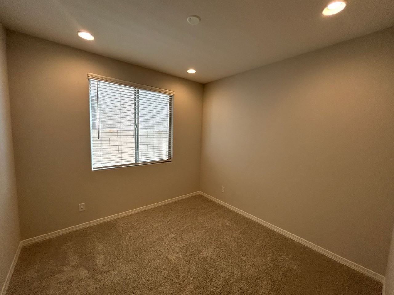 17619 W San Juan Ave - Photo 7 of 26