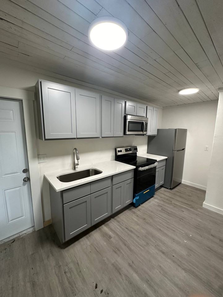 10005 N Arden Ave #B - Photo 3 of 9