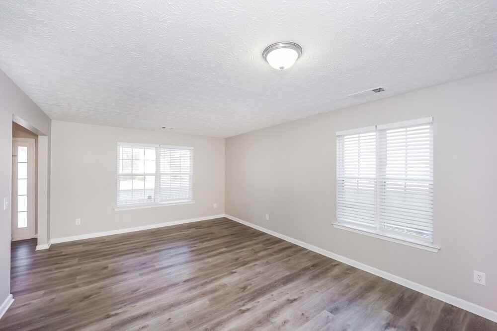 8308 Milam Loop - Photo 4 of 17